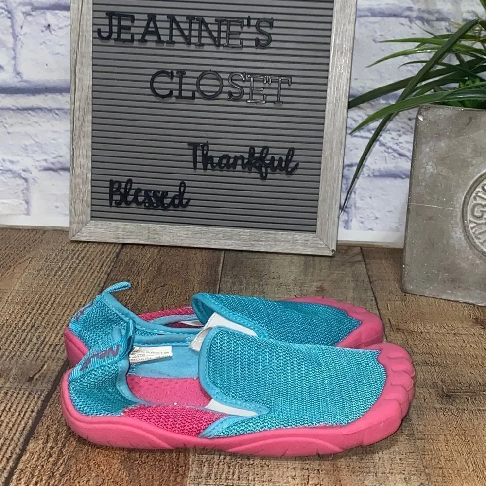 💜 Newtz Girls' Youth Water Shoes Size 13/1